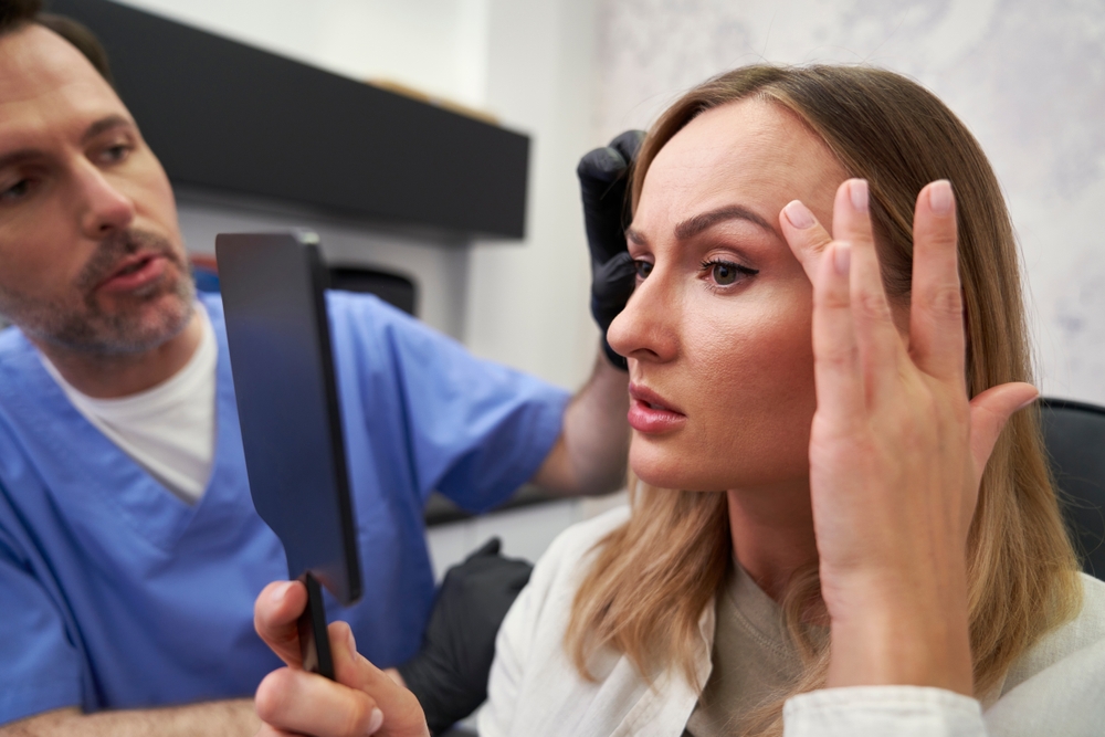 Woman,Before,Facelifting,Procedure,In,Doctor's,Office
