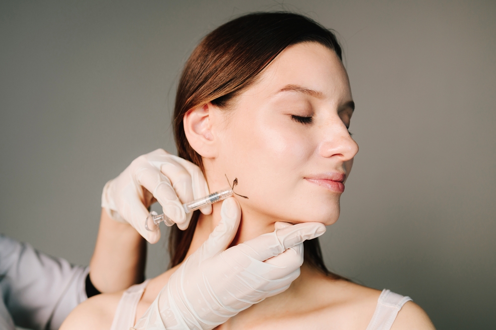 Contouring,Of,The,Corners,Of,The,Jaw.,Professional,Beauty,Treatment.